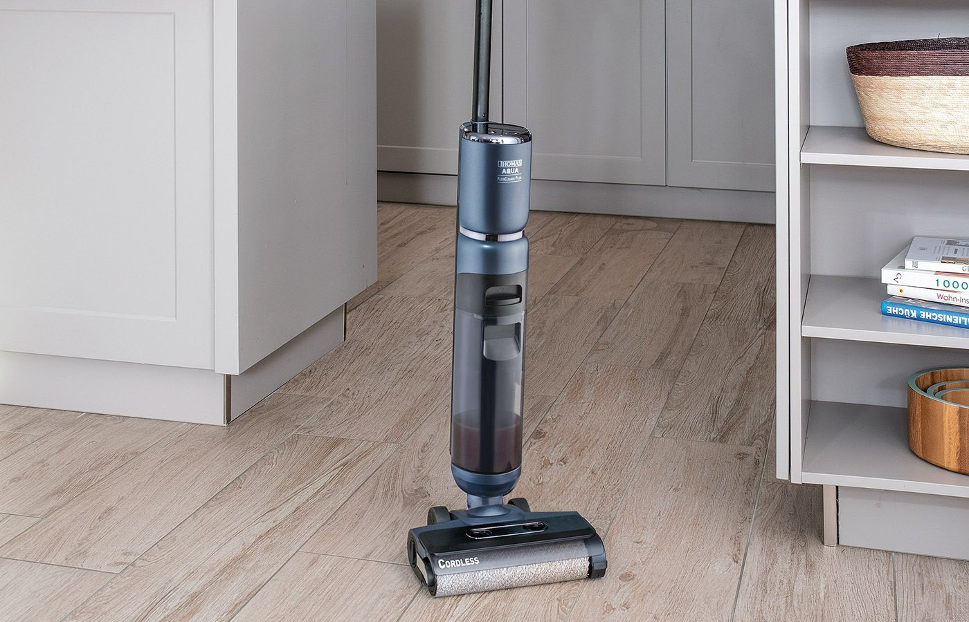 Ručný bezdrôtový čistič na podlahy na mokré umývanie.